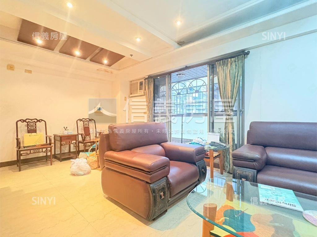 高醫公園首排露臺四房平車房屋室內格局與周邊環境