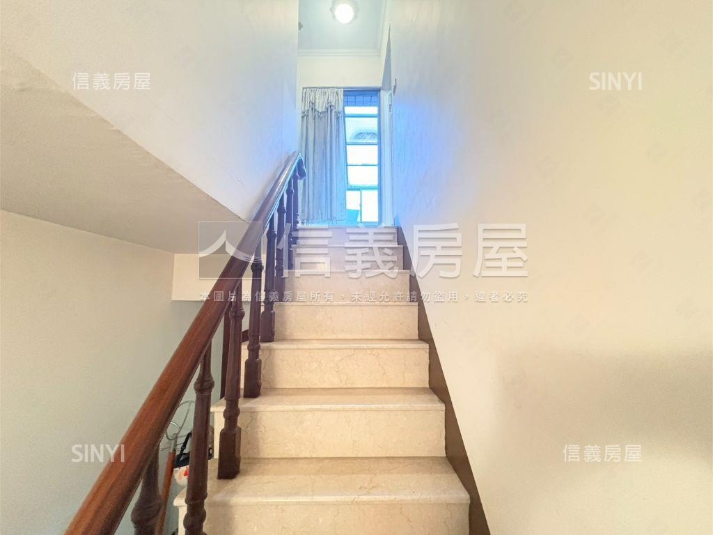 高醫公園首排露臺四房平車房屋室內格局與周邊環境