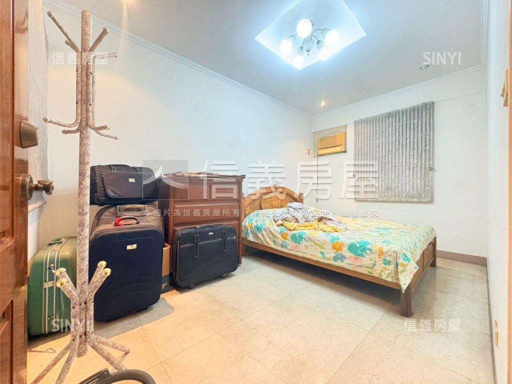 高醫公園首排露臺四房平車房屋室內格局與周邊環境