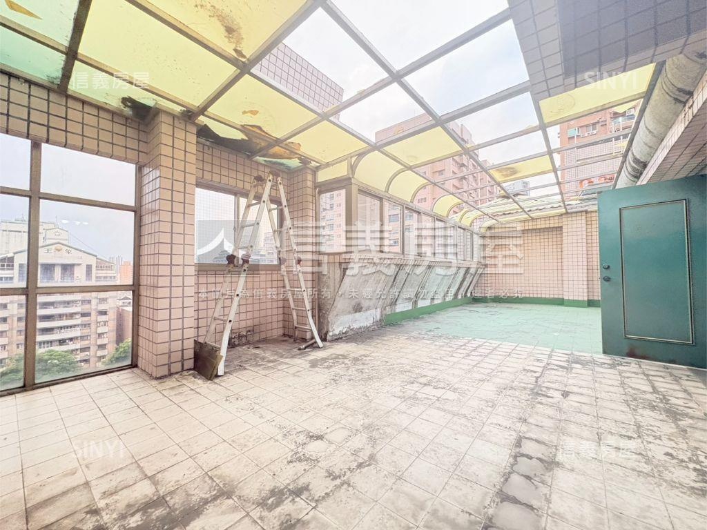 高醫公園首排露臺四房平車房屋室內格局與周邊環境