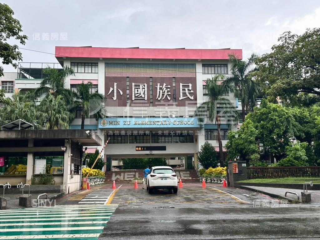 高醫公園首排露臺四房平車房屋室內格局與周邊環境