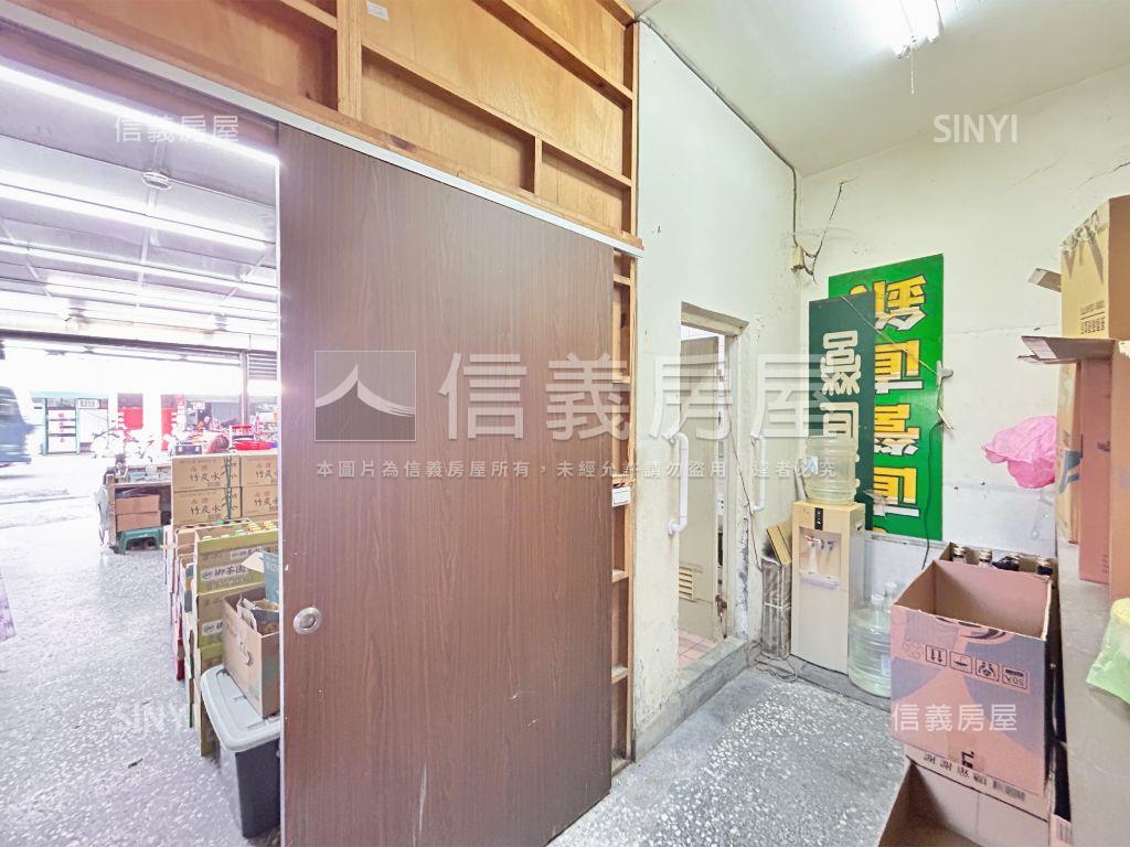國小旁黃金角窗店面房屋室內格局與周邊環境