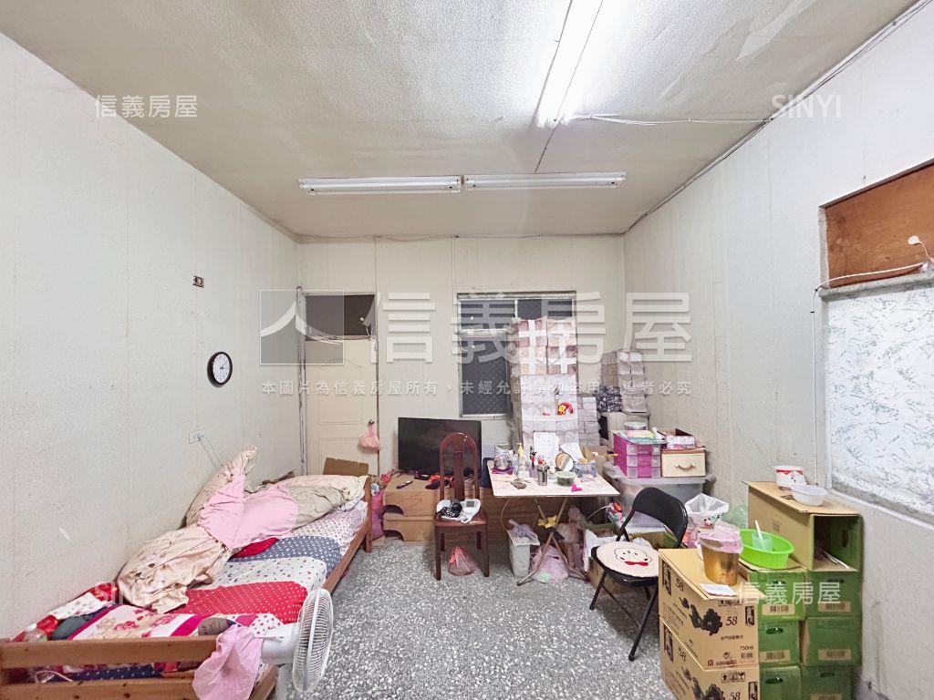 國小旁黃金角窗店面房屋室內格局與周邊環境