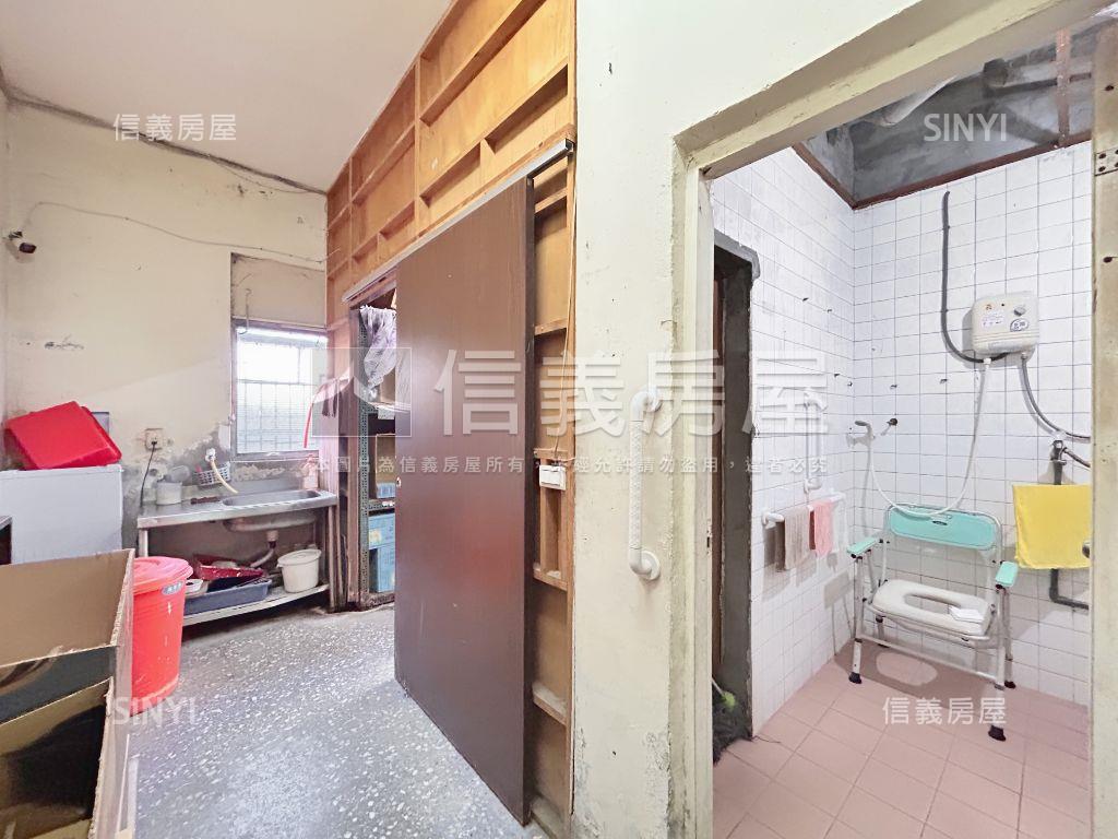 國小旁黃金角窗店面房屋室內格局與周邊環境