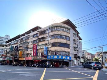 國小旁黃金角窗店面