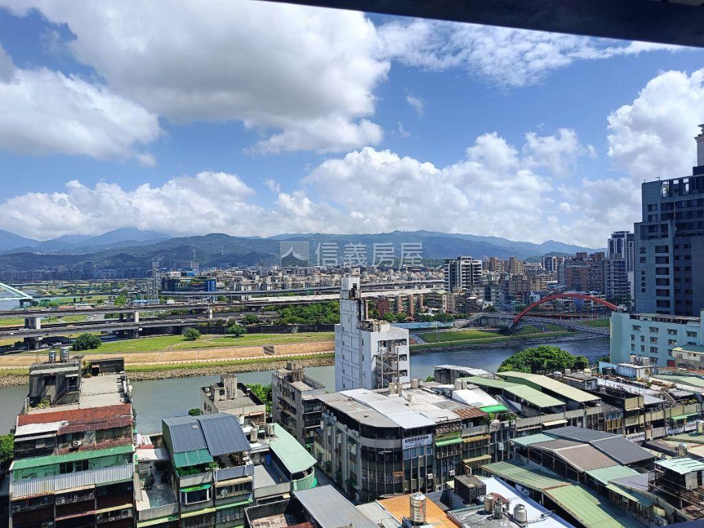 松山寶吉頂樓露臺戶房屋室內格局與周邊環境