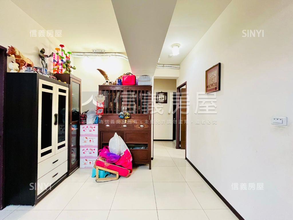 彩虹城２四房平車房屋室內格局與周邊環境