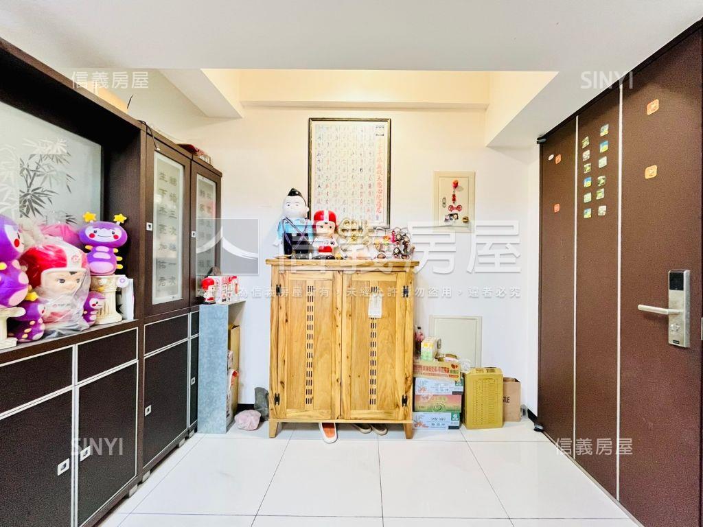 彩虹城２四房平車房屋室內格局與周邊環境