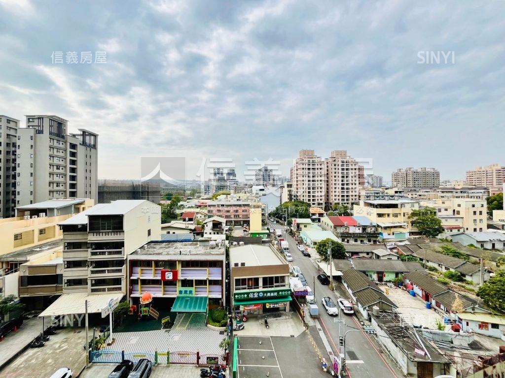 彩虹城２四房平車房屋室內格局與周邊環境