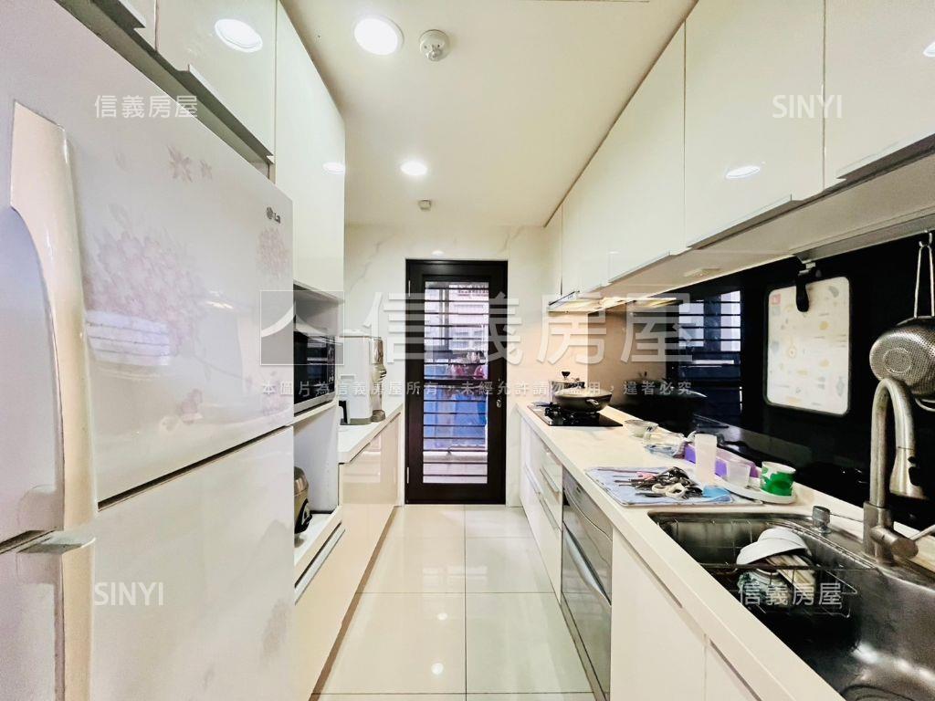 彩虹城２四房平車房屋室內格局與周邊環境