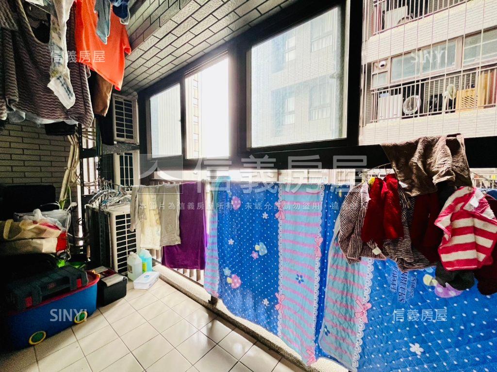 彩虹城２四房平車房屋室內格局與周邊環境