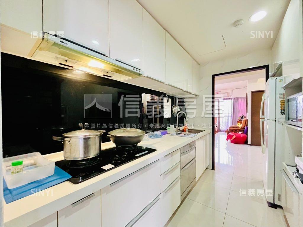 彩虹城２四房平車房屋室內格局與周邊環境