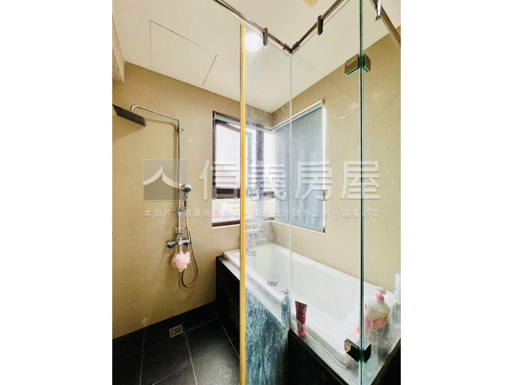 彩虹城２四房平車房屋室內格局與周邊環境