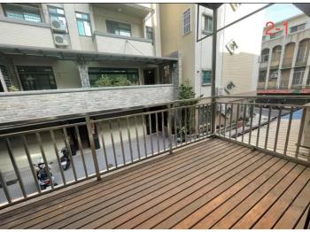 裕豐街收租車庫透天