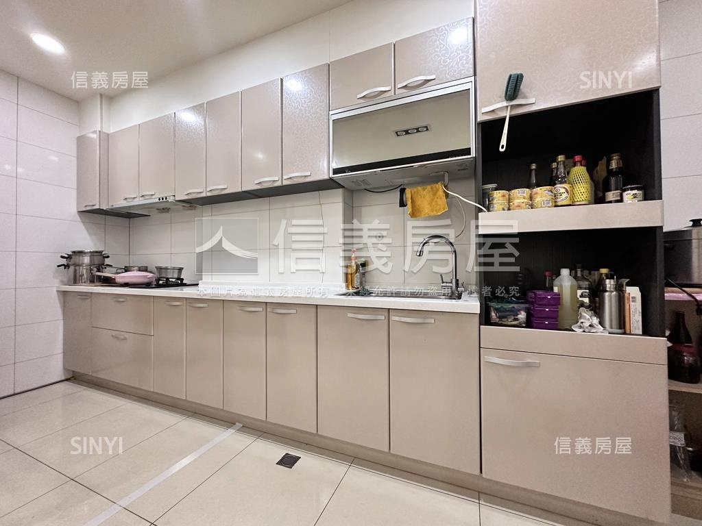 建平一街面公園朝南透店房屋室內格局與周邊環境