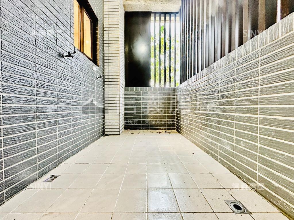 東區昕視界｜面寬角窗店面房屋室內格局與周邊環境