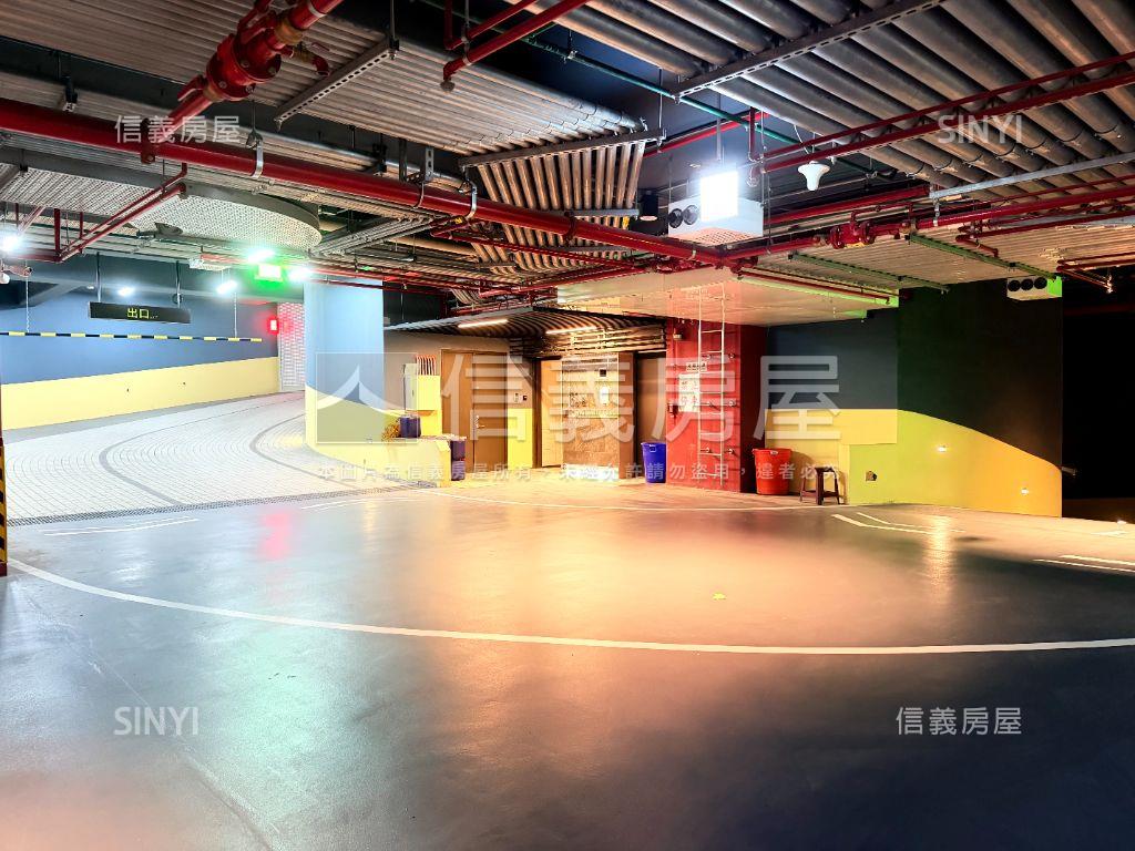 中工碧硯閣朝南三房附車位房屋室內格局與周邊環境