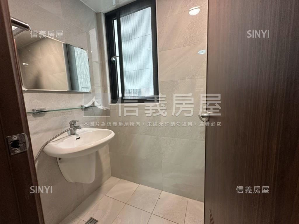 南科新市明亮雙車墅房屋室內格局與周邊環境