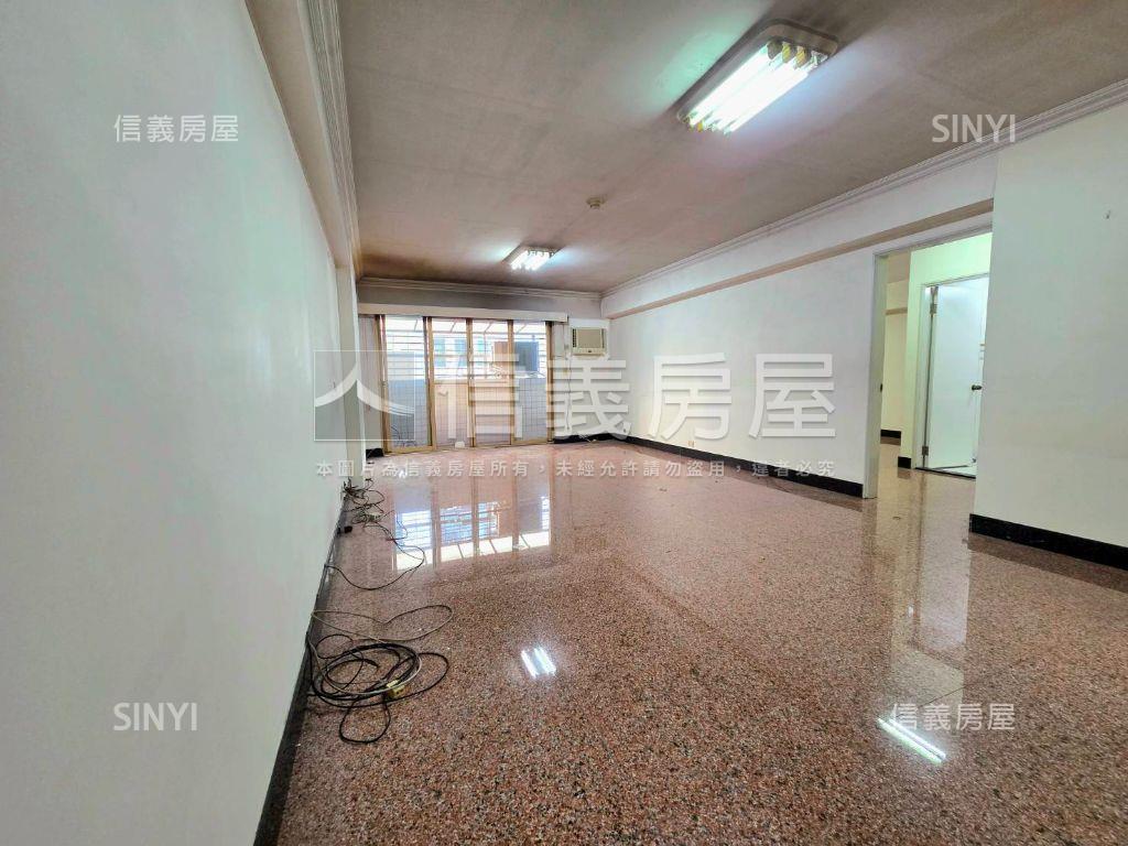 自由大廈電梯三房房屋室內格局與周邊環境