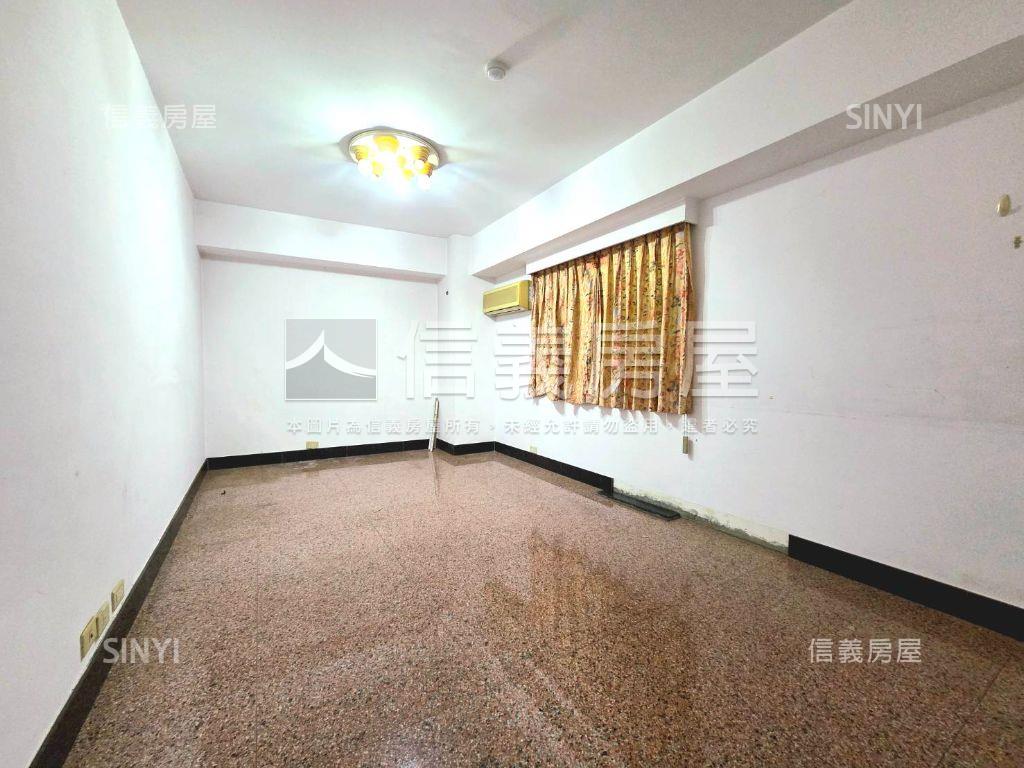 自由大廈電梯三房房屋室內格局與周邊環境