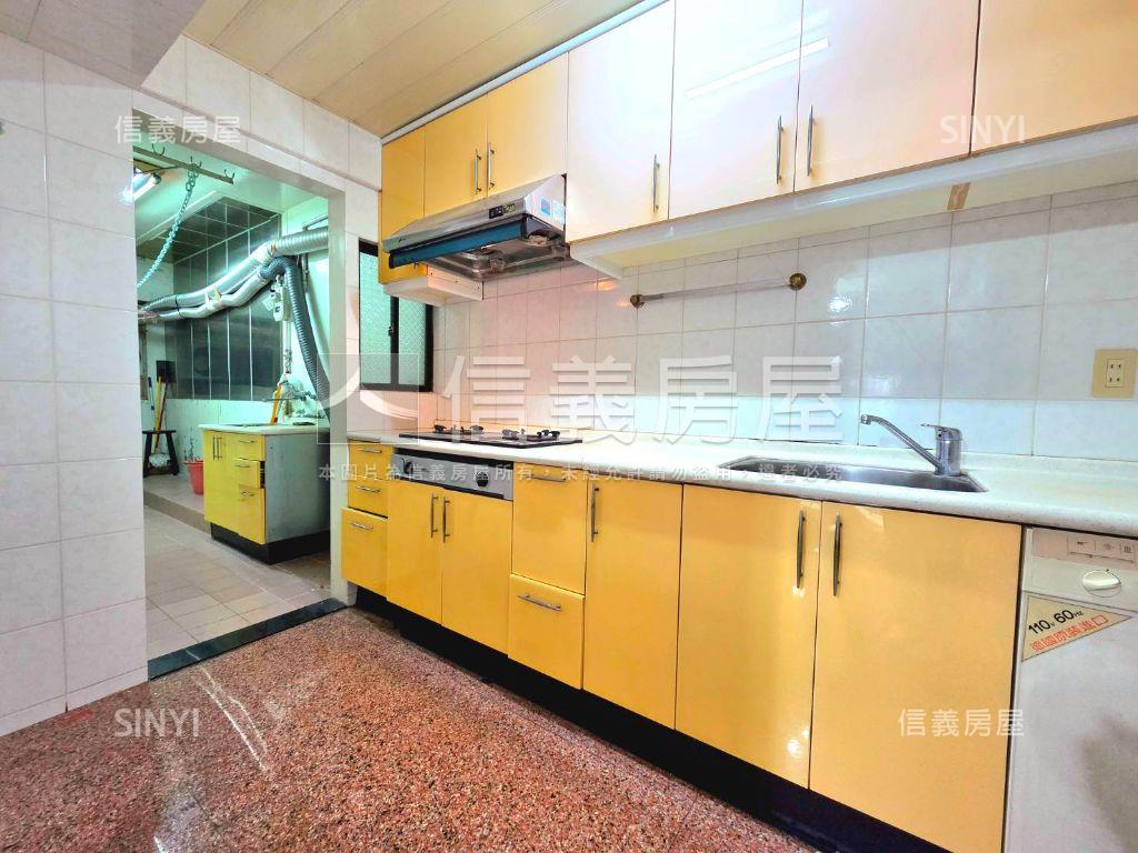 自由大廈電梯三房房屋室內格局與周邊環境