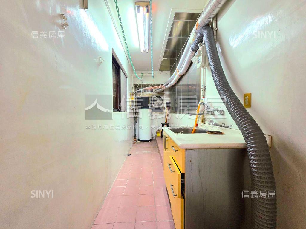 自由大廈電梯三房房屋室內格局與周邊環境