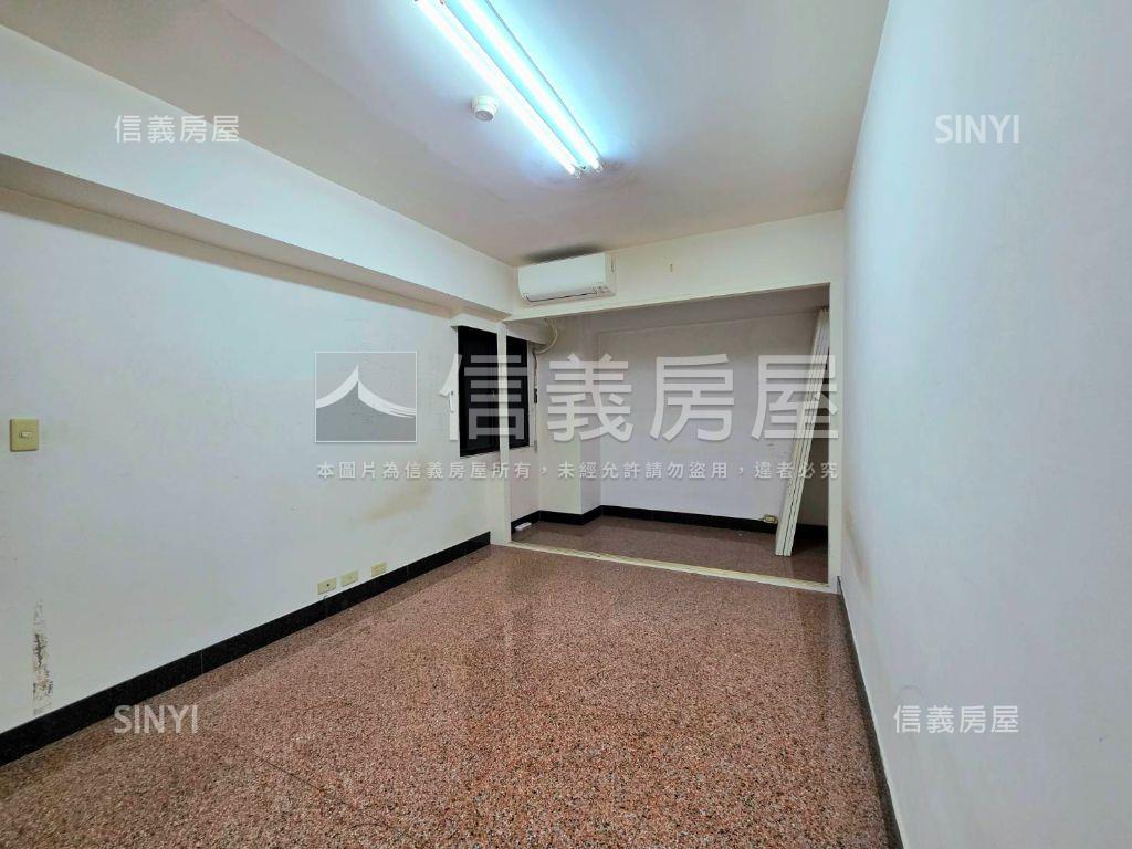 自由大廈電梯三房房屋室內格局與周邊環境