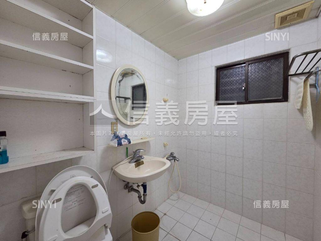 自由大廈電梯三房房屋室內格局與周邊環境