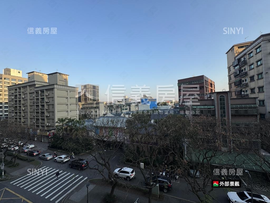 登皇名門四房車位房屋室內格局與周邊環境