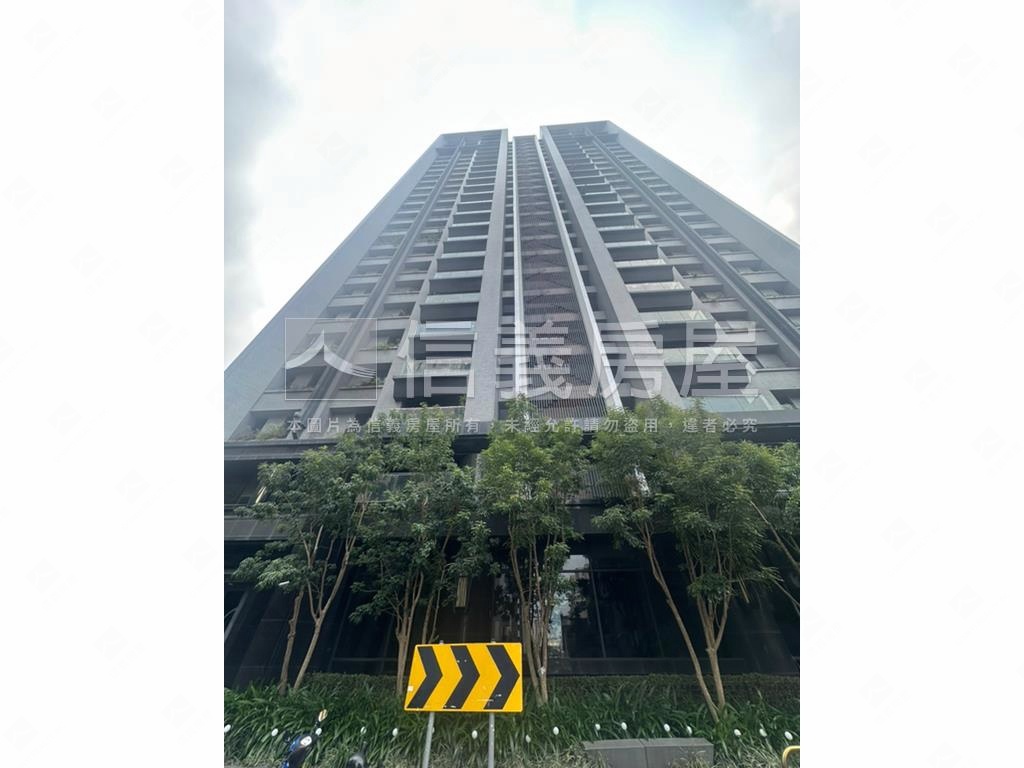 專。大城雲杉高樓奢石裝潢房屋室內格局與周邊環境