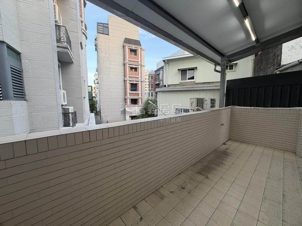 長榮路整新透天房屋室內格局與周邊環境