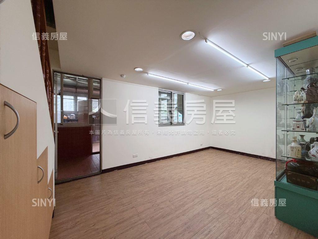 台北水都挑高一樓大空間房屋室內格局與周邊環境