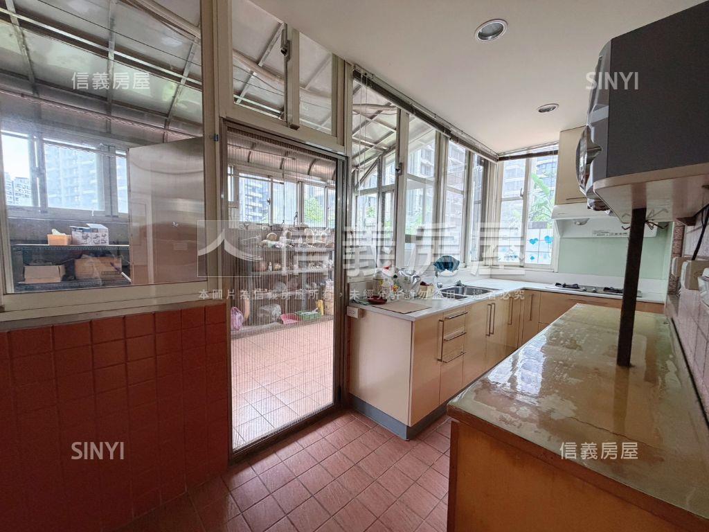 台北水都挑高一樓大空間房屋室內格局與周邊環境