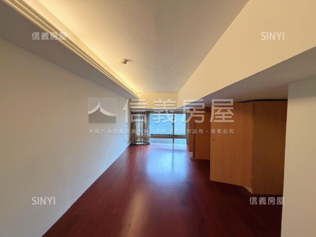 台北水都挑高一樓大空間房屋室內格局與周邊環境