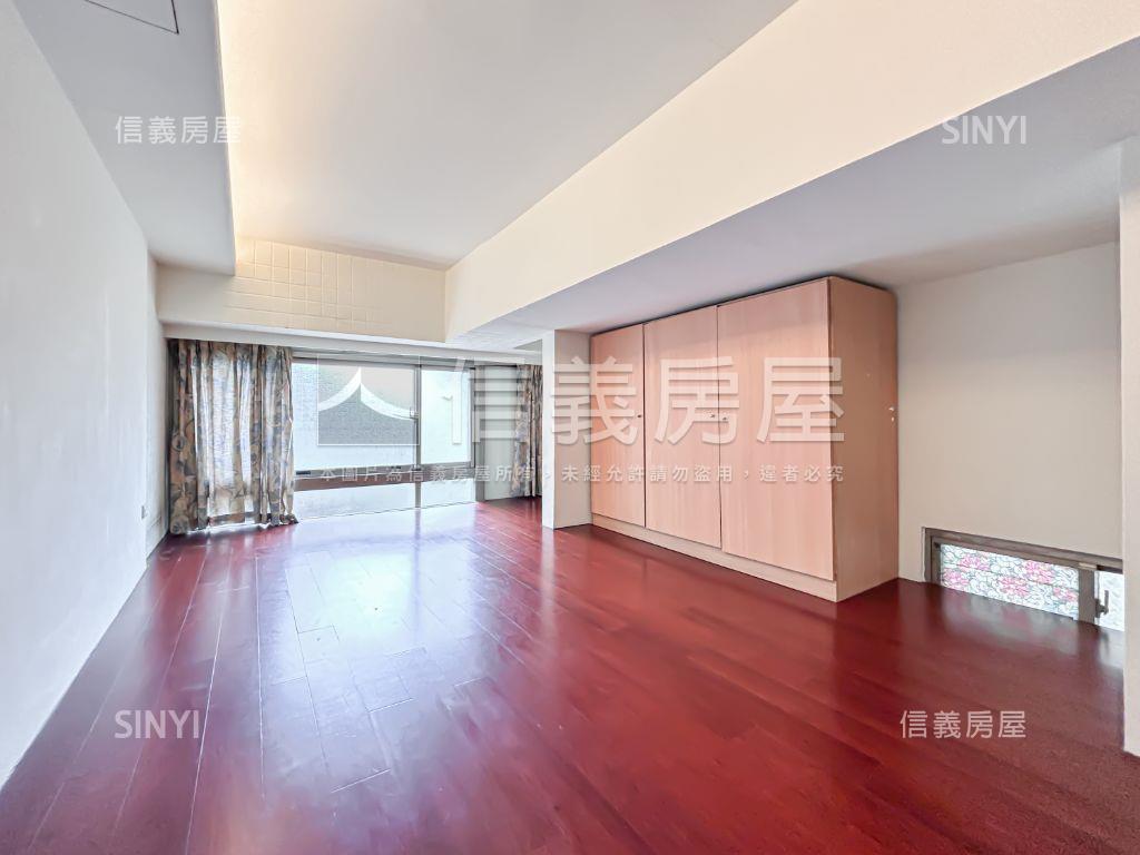 台北水都挑高一樓大空間房屋室內格局與周邊環境