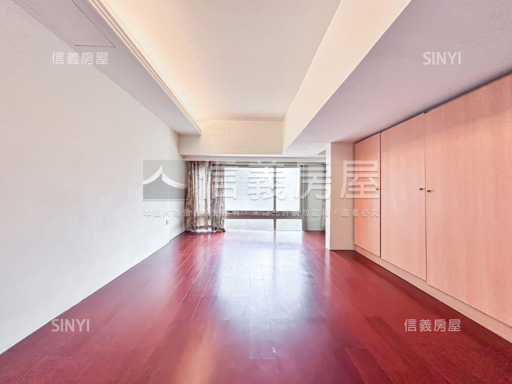 台北水都挑高一樓大空間房屋室內格局與周邊環境