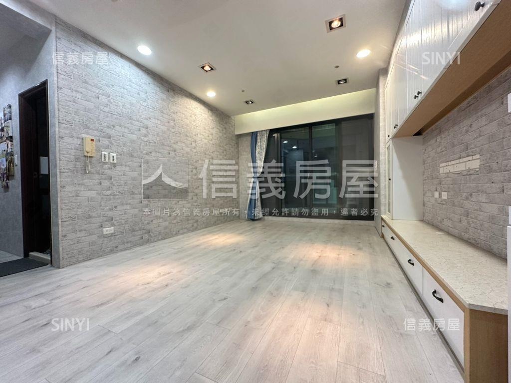 凹子底捷運學區百貨三房房屋室內格局與周邊環境