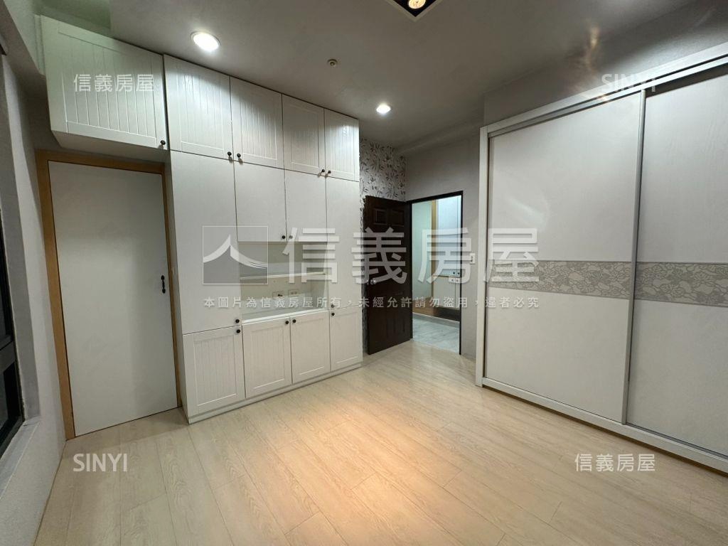 凹子底捷運學區百貨三房房屋室內格局與周邊環境