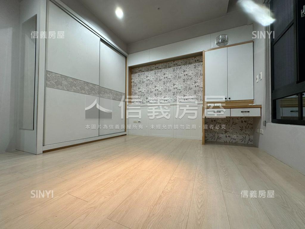 凹子底捷運學區百貨三房房屋室內格局與周邊環境