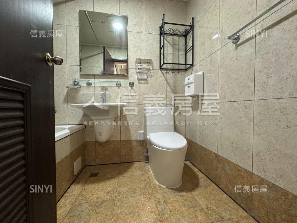凹子底捷運學區百貨三房房屋室內格局與周邊環境