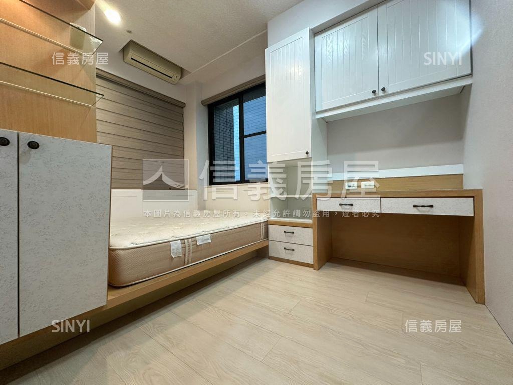 凹子底捷運學區百貨三房房屋室內格局與周邊環境