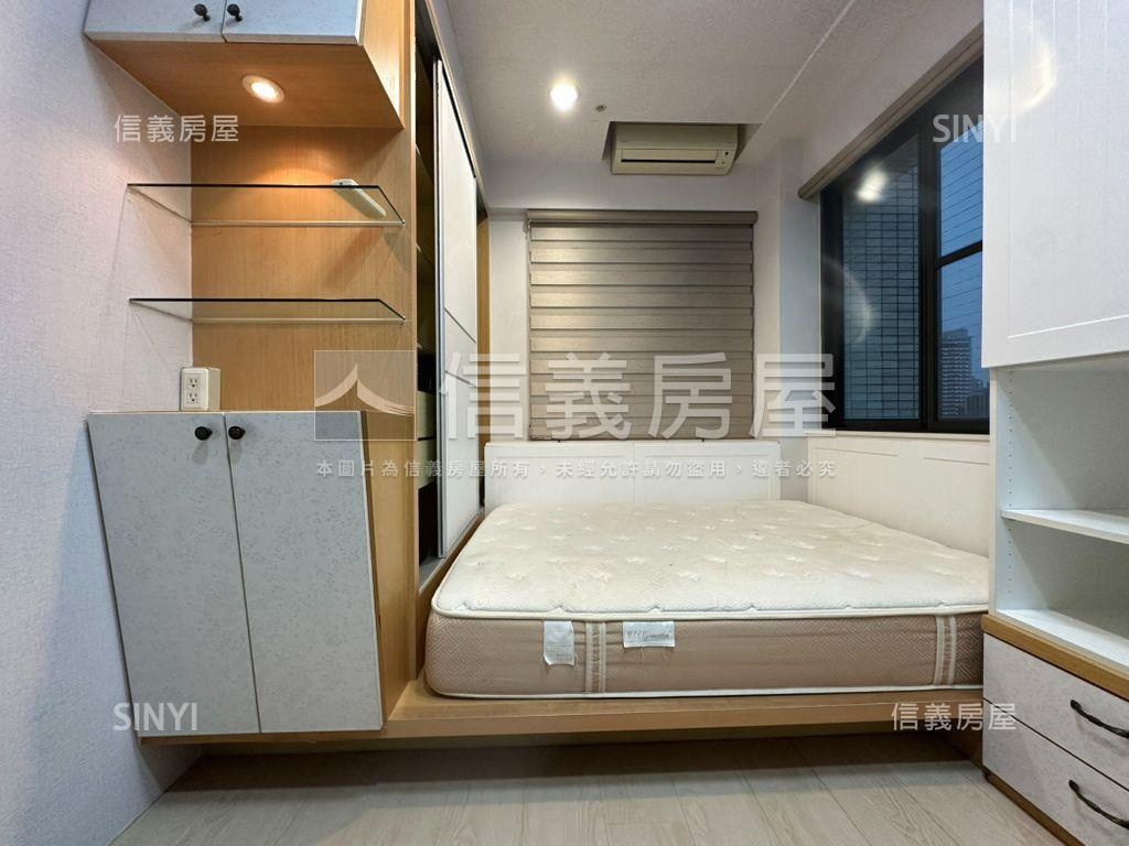 凹子底捷運學區百貨三房房屋室內格局與周邊環境