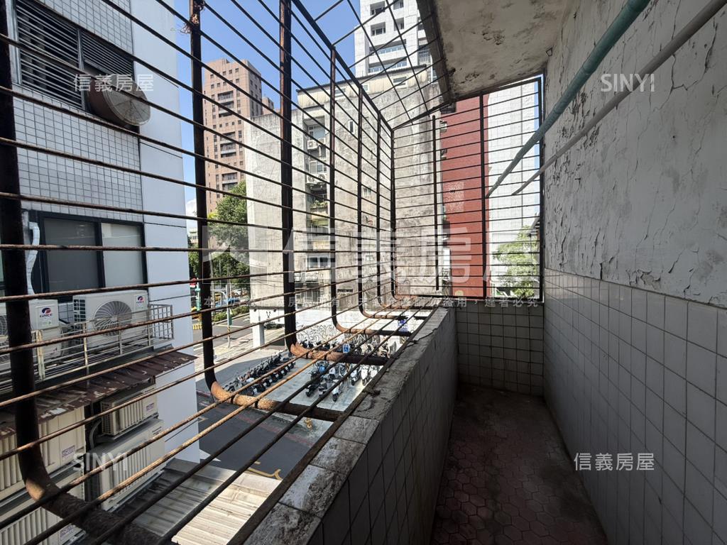 地上權Ω東門低總價三樓房屋室內格局與周邊環境