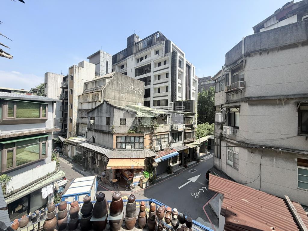 地上權Ω東門低總價三樓房屋室內格局與周邊環境
