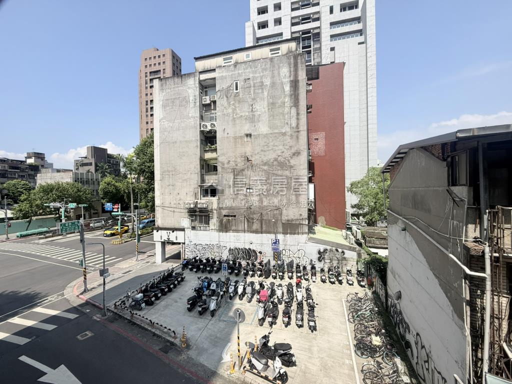 地上權Ω東門低總價三樓房屋室內格局與周邊環境