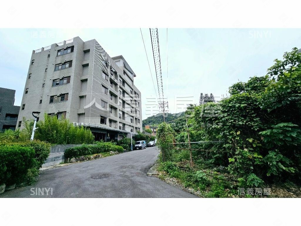 捷運次頂樓大３房帶坡平車房屋室內格局與周邊環境