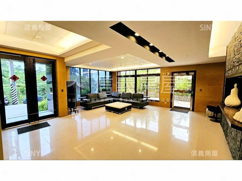 捷運次頂樓大３房帶坡平車房屋室內格局與周邊環境