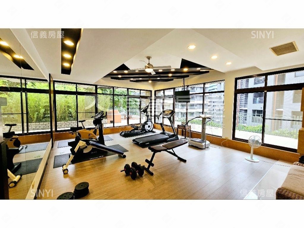 捷運次頂樓大３房帶坡平車房屋室內格局與周邊環境