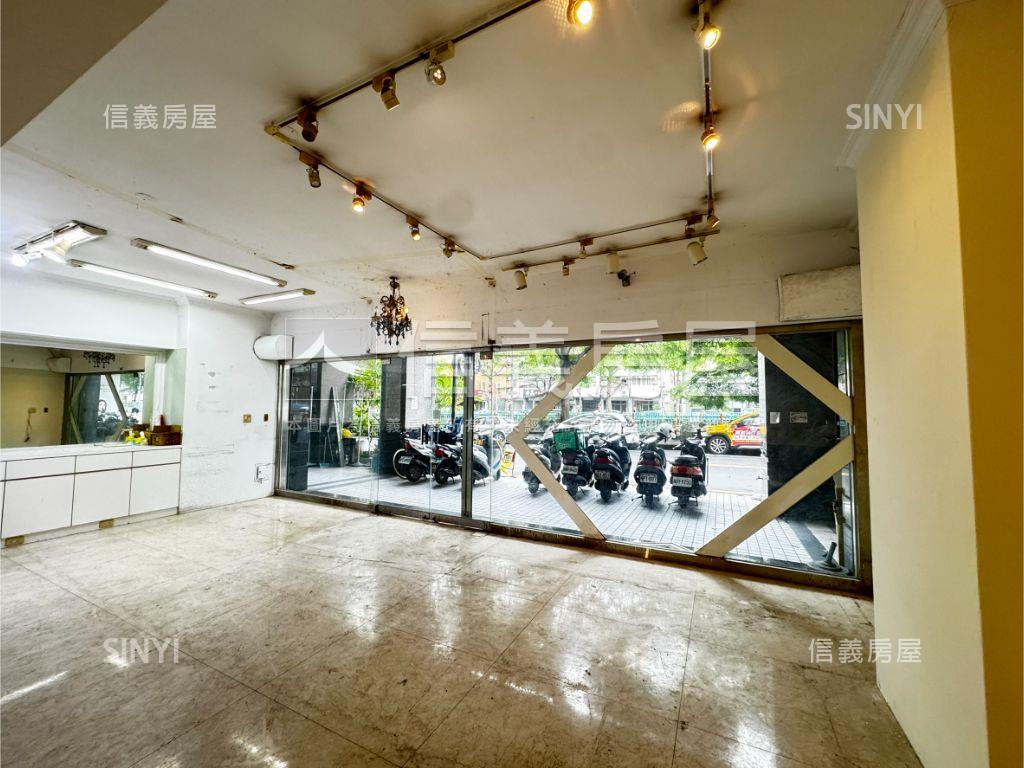 公益路旁８米大面寬店面房屋室內格局與周邊環境