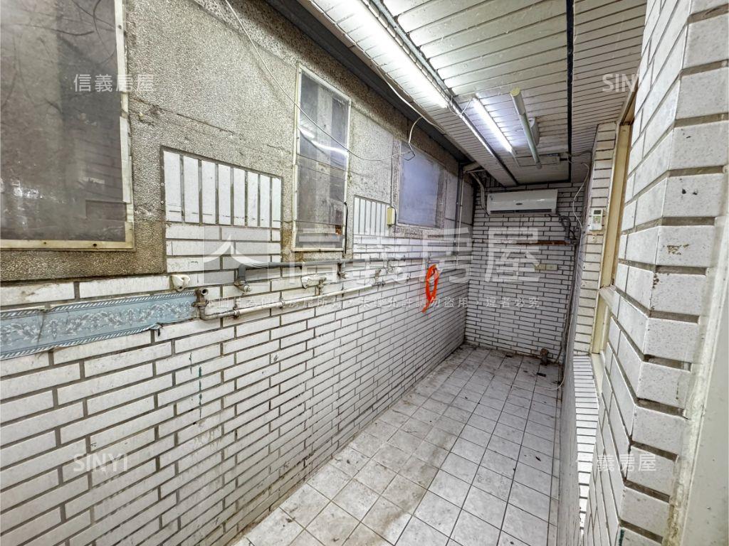 公益路旁８米大面寬店面房屋室內格局與周邊環境